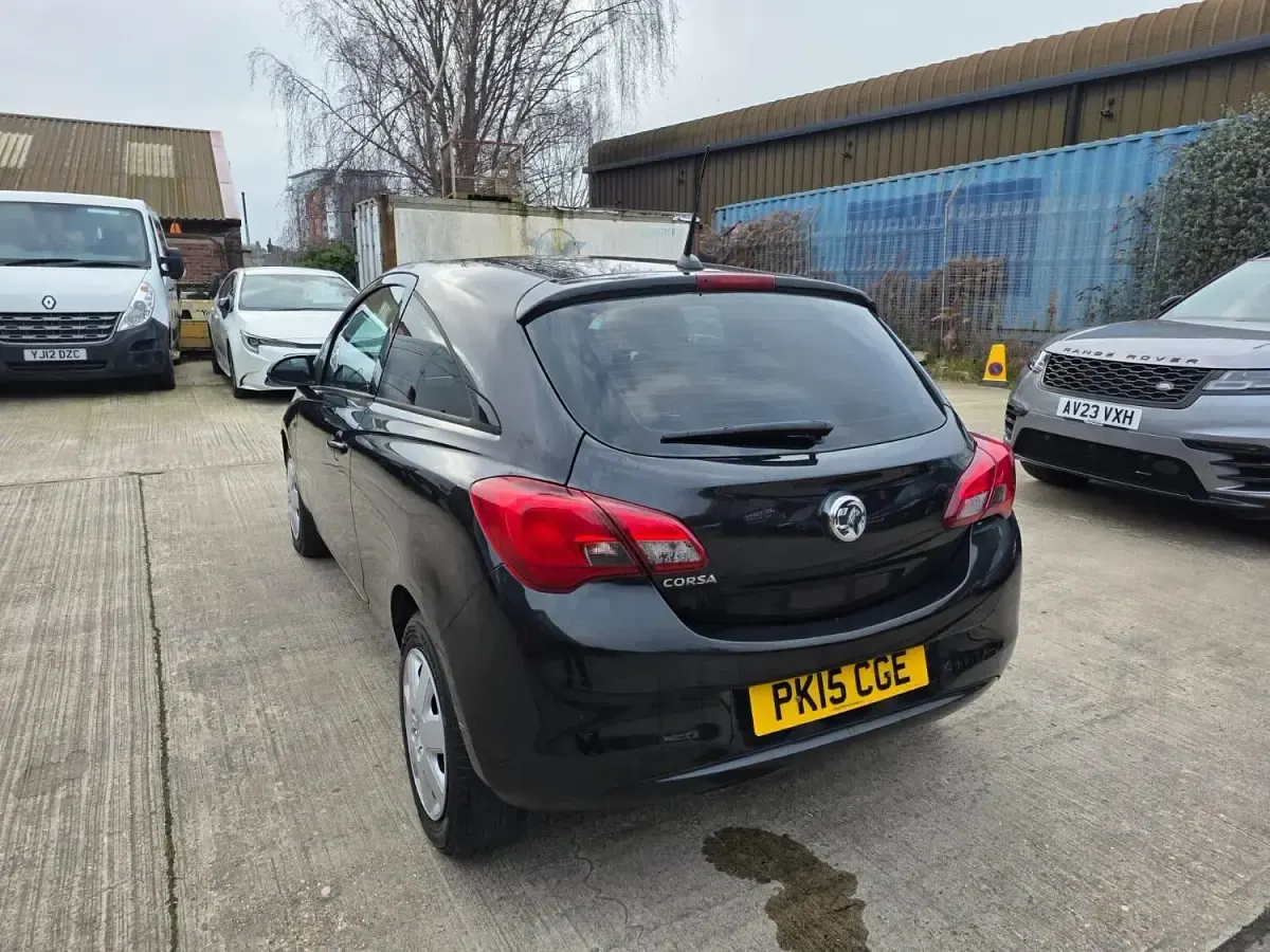 Used Vauxhall Corsa Design Edition 70 HP (51 kW) 2015 Black Hatchback
