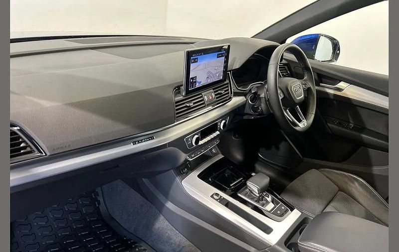 Used Audi Q5 S-Line 261 HP (191 kW) 2023 Blue SUV