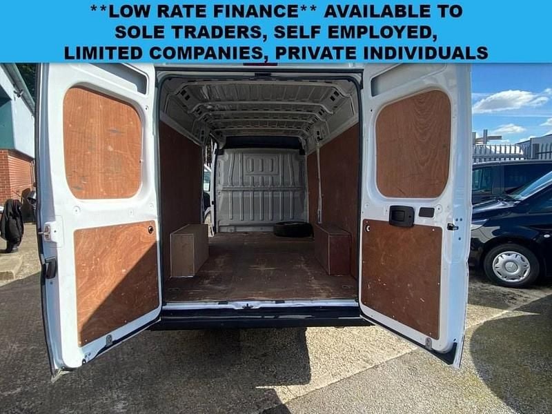 Used Peugeot Boxer 140 HP (102 kW) 2021 White Van