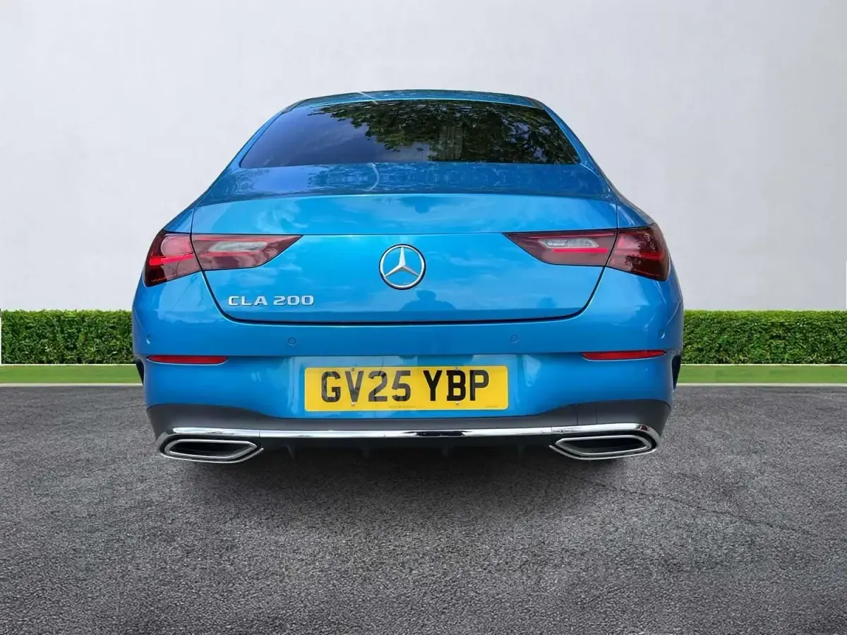 Usado Mercedes CLA200 Executive 2025 Azul Coupé