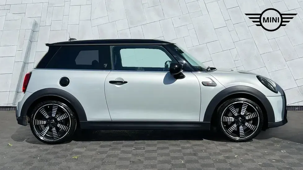 Used Mini Cooper S Exclusive 192 HP (141 kW) 2022 Silver Hatchback