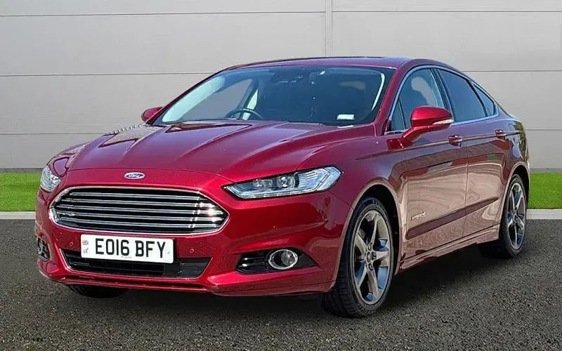 Usado Ford Mondeo Titanium 190 HP (139 kW) 2016 Vermelho Sedan