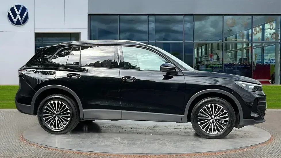 Gebraucht VW Tiguan Match 204 PS (150 kW) 2025 Schwarz SUV
