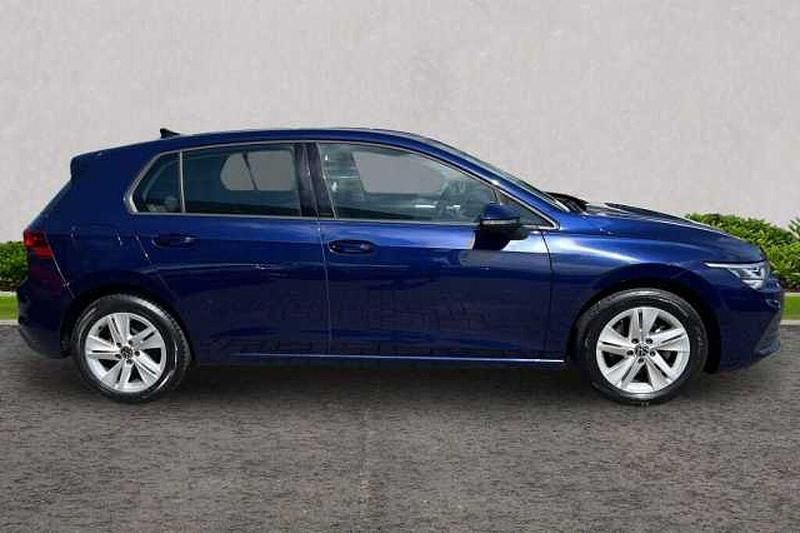 Used VW Golf VIII Life 130 HP (95 kW) 2020 Blue Hatchback