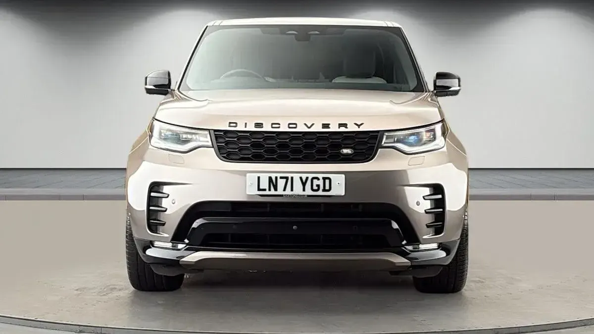 Used Land Rover Discovery 5 SE Dynamic 300 HP (220 kW) 2021 Lantau bronze SUV