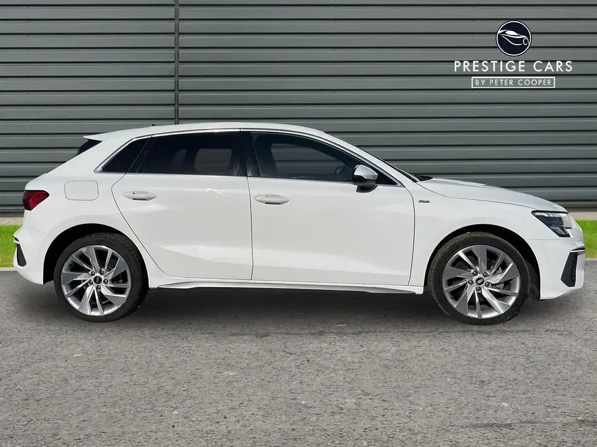 Begagnad Audi A3 Sportback e-tron S-Line 2021 Vit Halvkombi