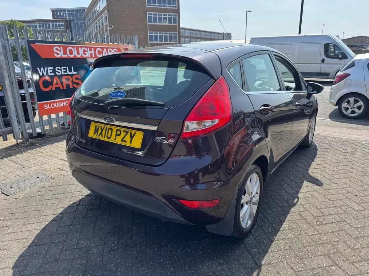 Used Ford Fiesta Zetec 96 HP (70 kW) 2010 Red Hatchback