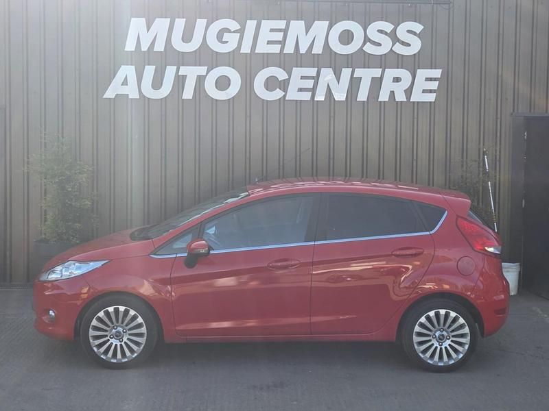 Usado Ford Fiesta Titanium 96 HP (70 kW) 2010 Vermelho Citadino