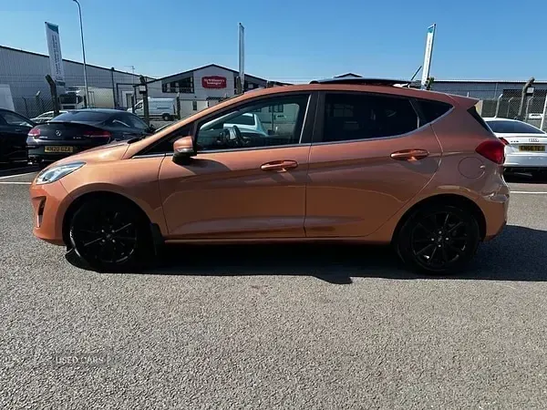 Used Ford Fiesta Titanium 100 HP (73 kW) 2017 Bronze Hatchback