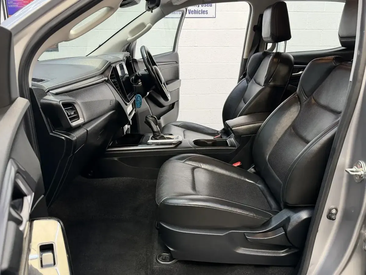 Used Isuzu D-Max 2023 Silver Pickup