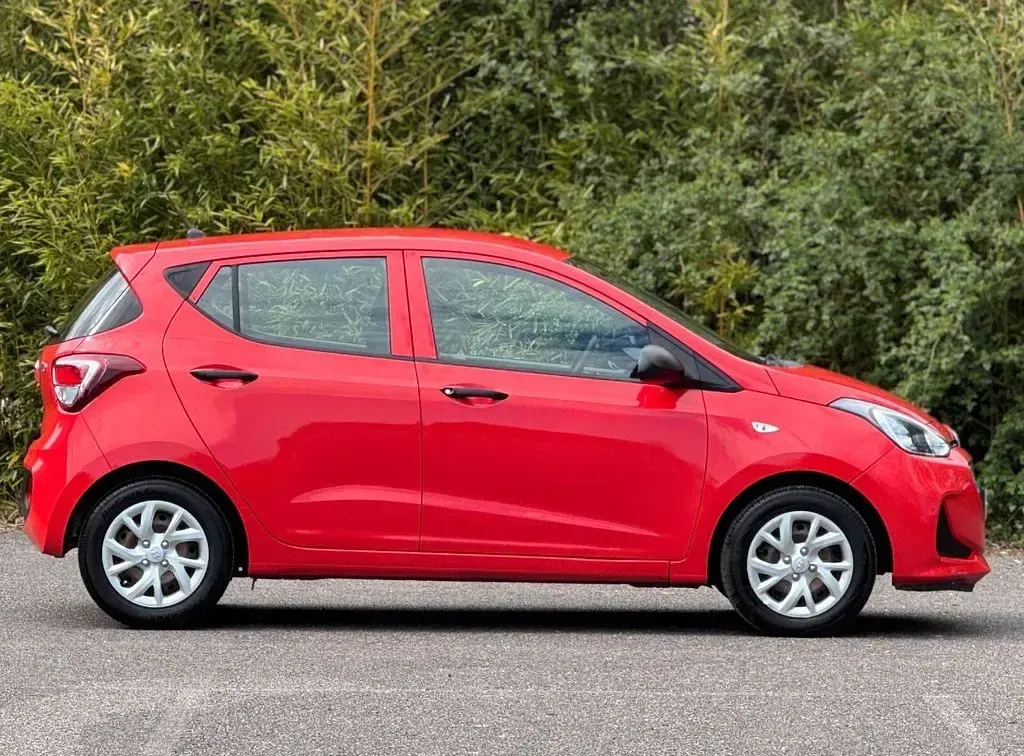 Used Hyundai i10 67 HP (49 kW) 2018 Red Hatchback