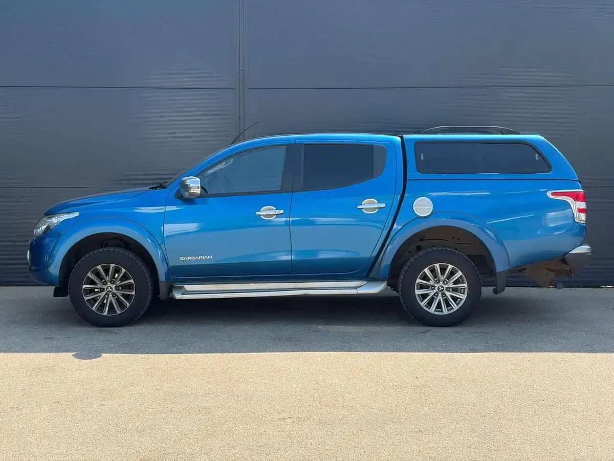 Used Mitsubishi L200 181 HP (133 kW) 2017 Blue Pickup