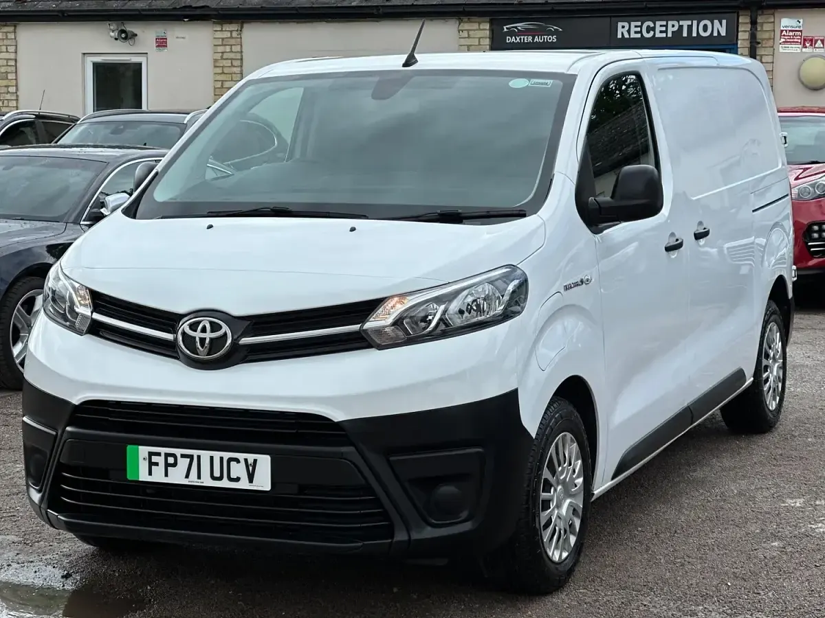 Used Toyota Proace 100 kW (136 HP) 2021 White MPV