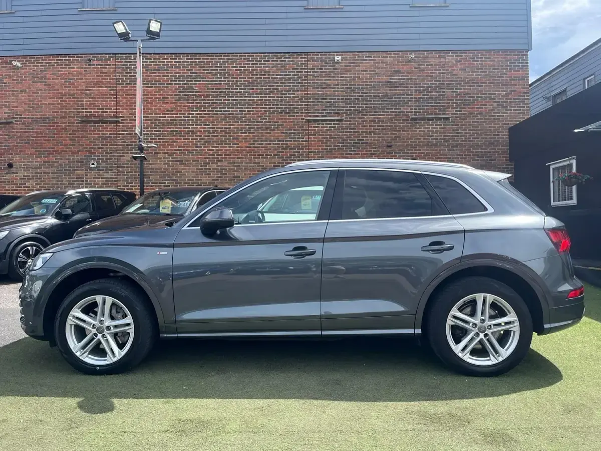 Used Audi Q5 S-Line 190 HP (139 kW) 2018 Grey SUV