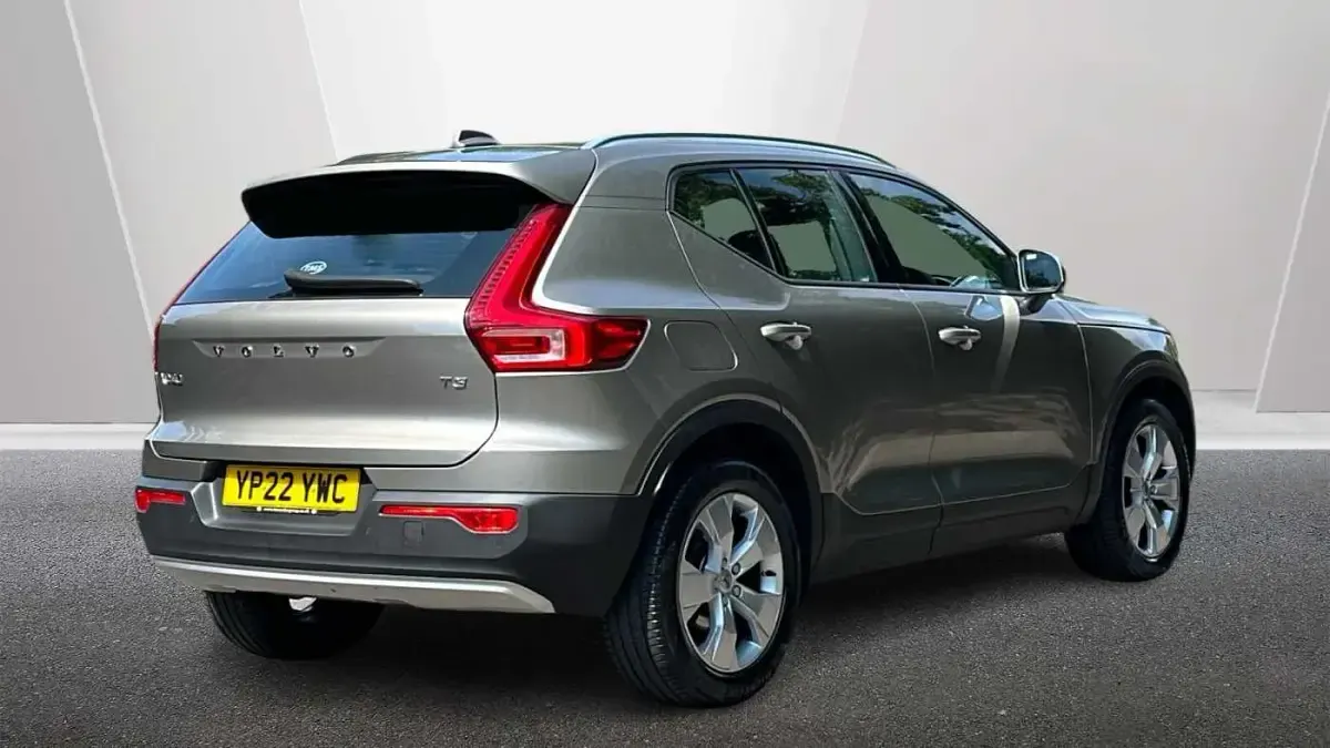 Used Volvo XC40 Momentum 161 HP (118 kW) 2022 SUV