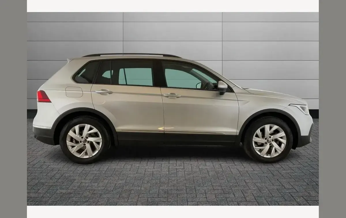 Used VW Tiguan Life 150 HP (110 kW) 2021 Reflex silver SUV