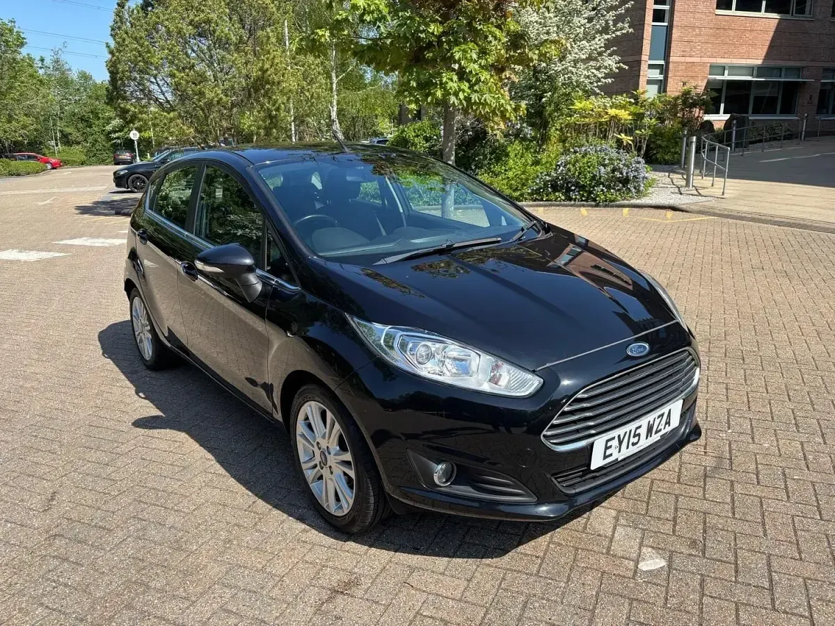 Used Ford Fiesta Zetec 75 HP (55 kW) 2015 Black Hatchback