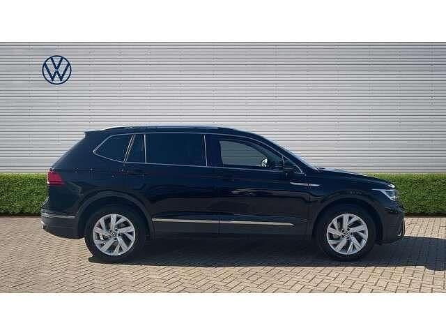 Used VW Tiguan Allspace Life 150 HP (110 kW) 2022 Black SUV