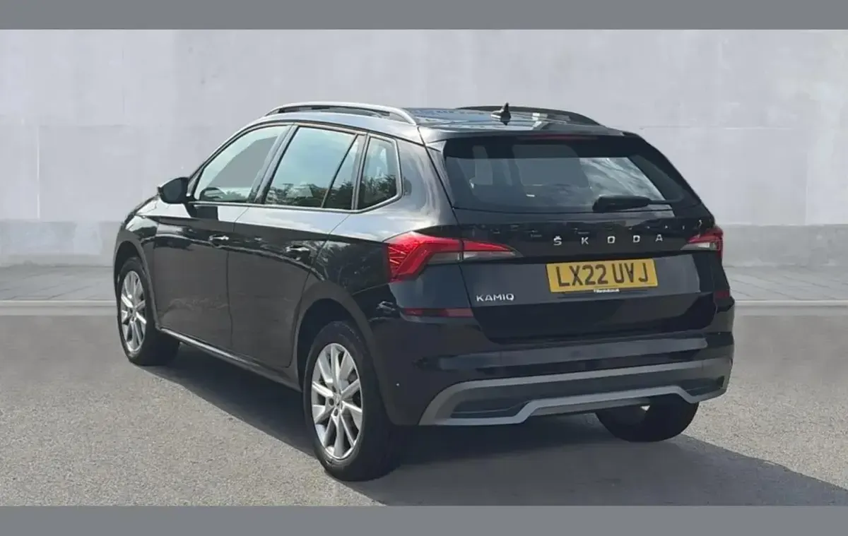 Used Skoda Kamiq SE 110 HP (80 kW) 2022 Black magic pearl effect SUV