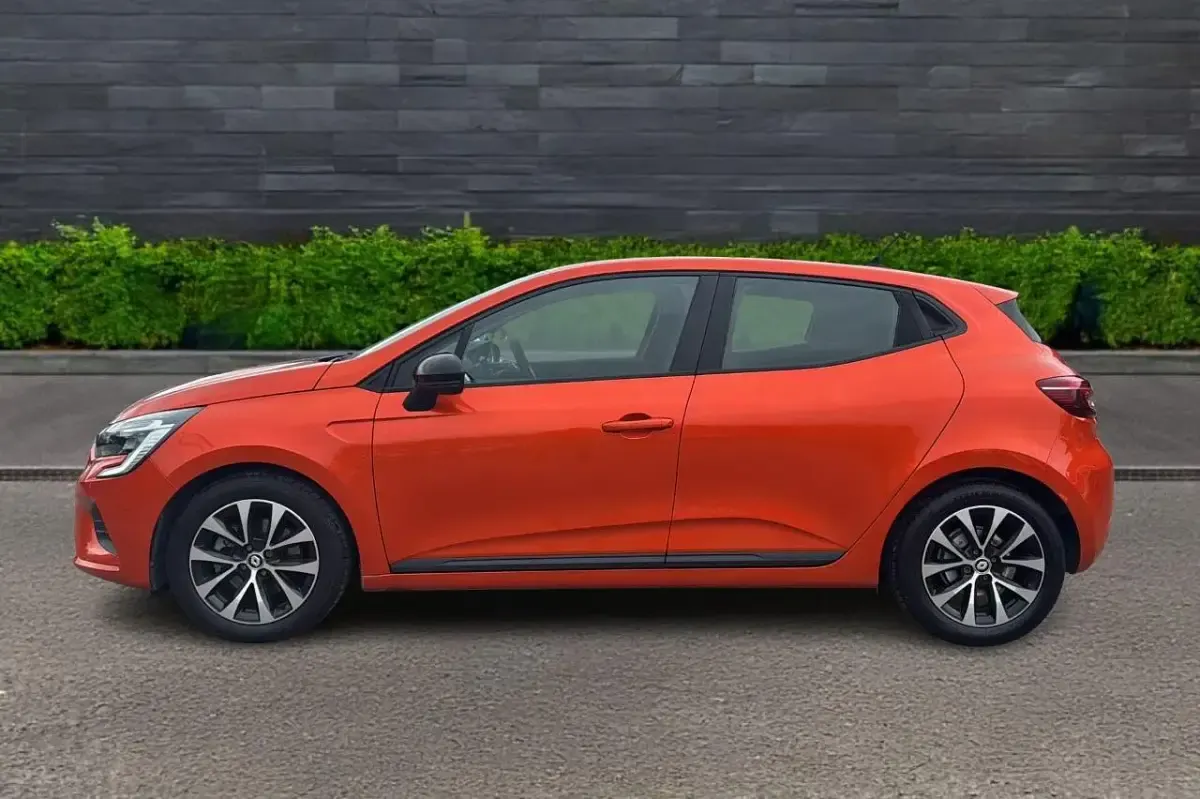 Used Renault Clio Evolution 140 HP (102 kW) 2023 Orange Hatchback