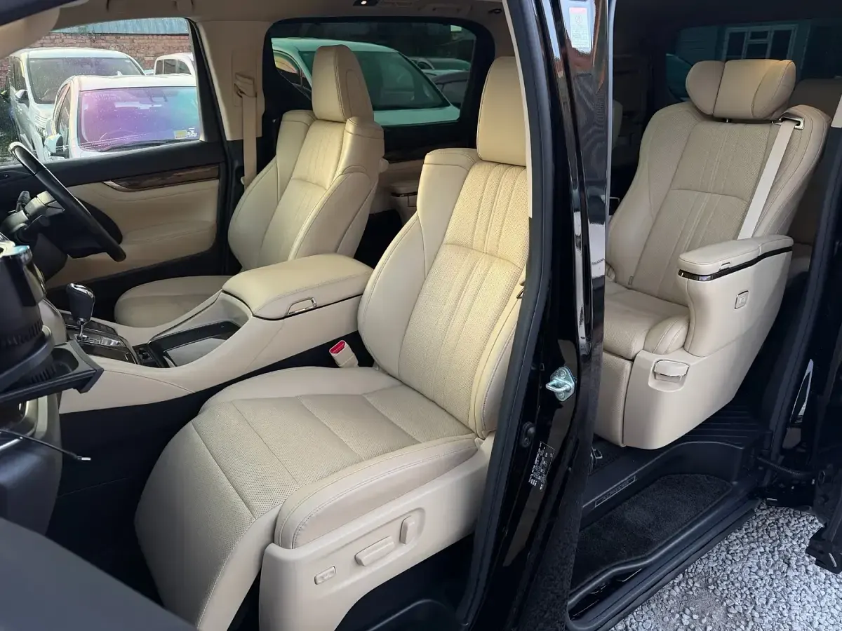 Usado Toyota Alphard Business Edition 300 CV (220 kW) 2020 Negro Monovolumen
