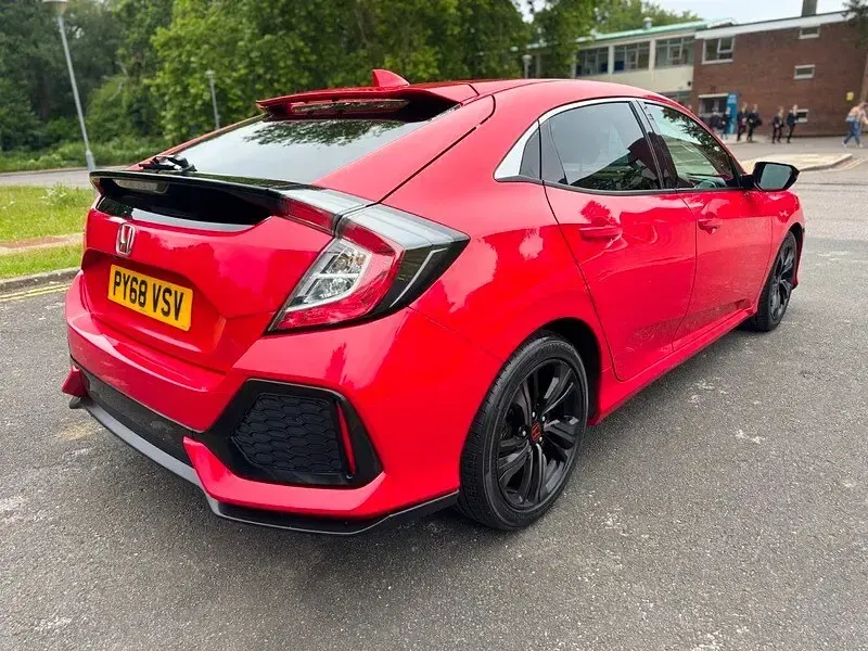 Used Honda Civic SR 126 HP (92 kW) 2019 Red Hatchback
