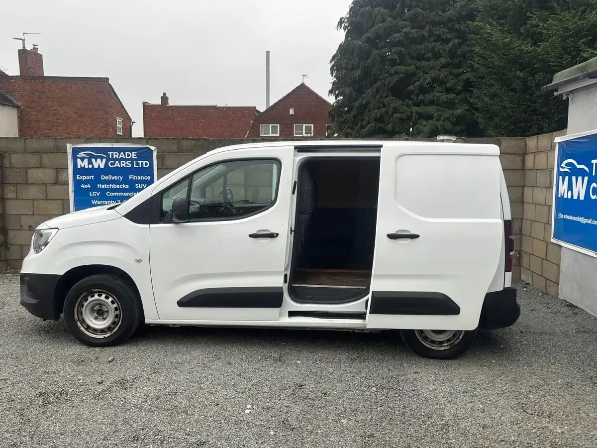 Used Vauxhall Combo 100 HP (73 kW) 2021 White MPV