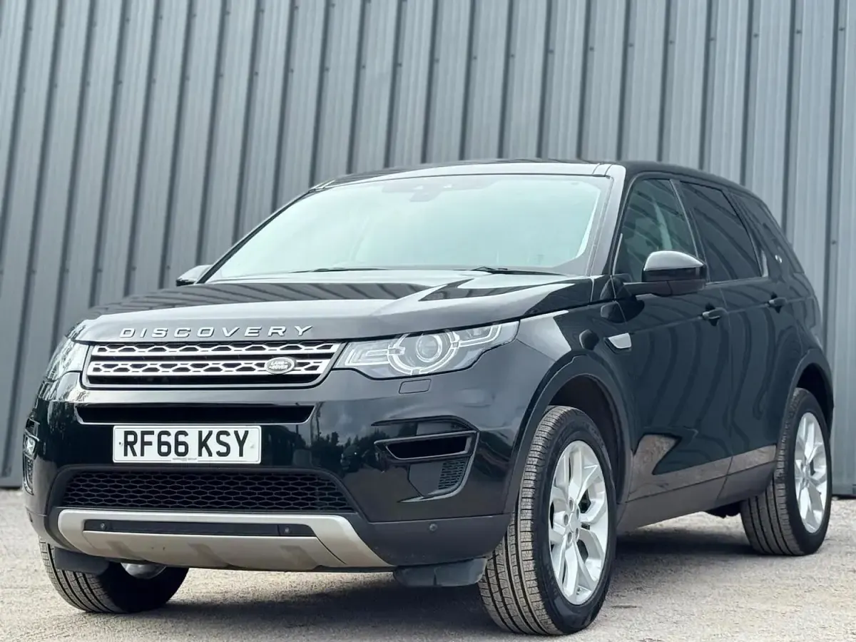 Used Land Rover Discovery Sport HSE 180 HP (132 kW) 2017 Black SUV