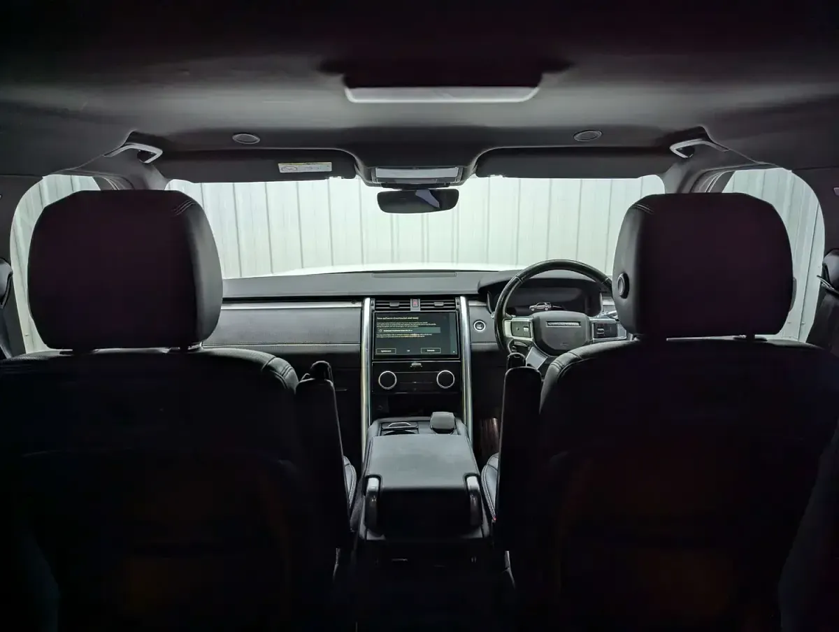Used Land Rover Discovery 5 R-Dynamic 250 HP (183 kW) 2021 White SUV