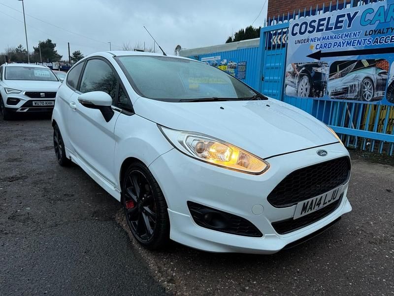 Used Ford Fiesta Zetec 2014 White Hatchback
