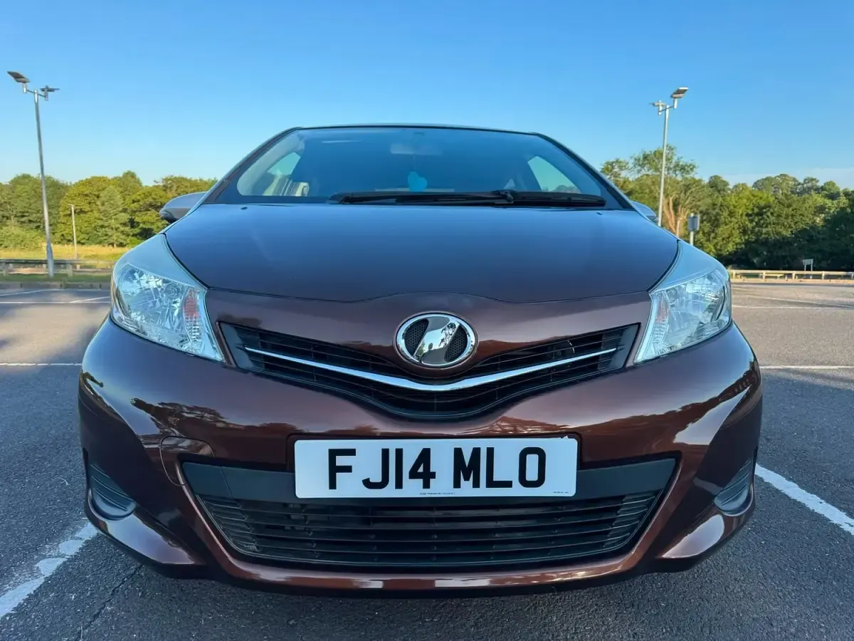 Used Toyota Yaris 2014 Brown Hatchback