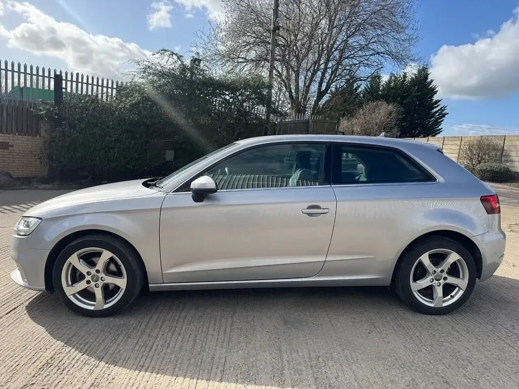 Used Audi A3 Sport 110 HP (80 kW) 2017 Silver Hatchback