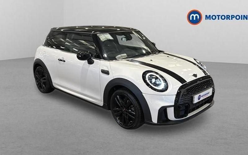 Begagnad Mini Cooper Hatch 136 HK (100 kW) 2023 Halvkombi