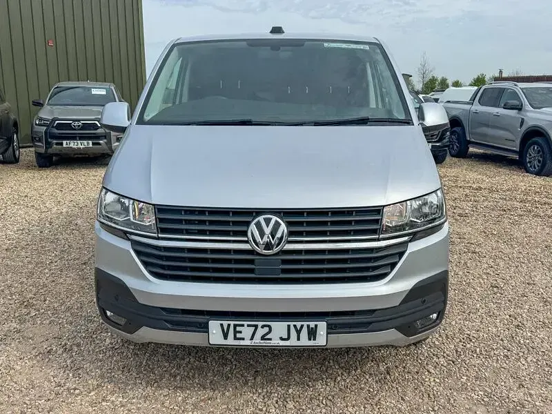 Second-hand VW Transporter Highline 110 CP (80 kW) 2023 Argintiu Van