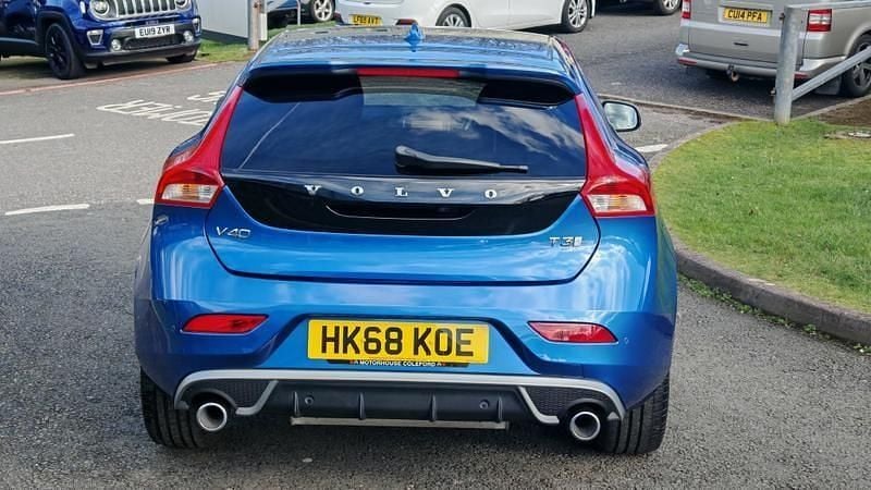 Used Volvo V40 R-Design 2019 Blue Hatchback
