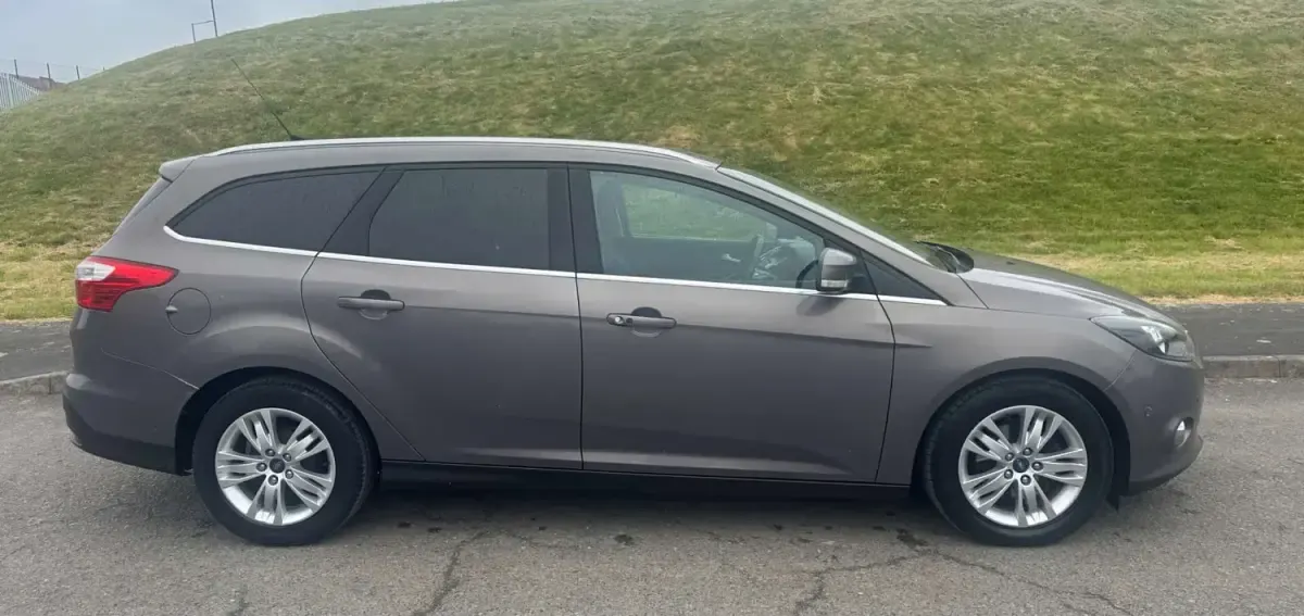 Begagnad Ford Focus Titanium 115 HK (84 kW) 2014 Brun Kombi