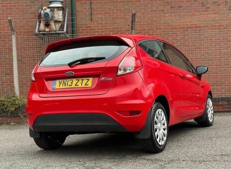 Used Ford Fiesta Style 82 HP (60 kW) 2013 Red Hatchback