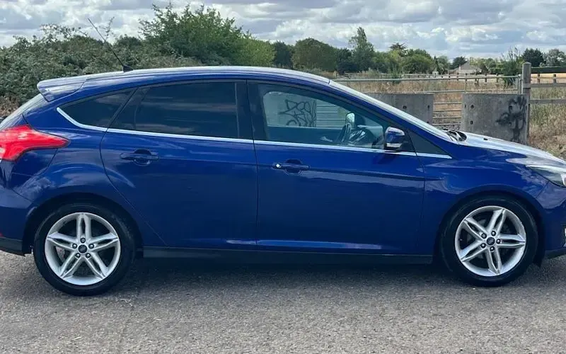 Used Ford Focus Titanium 125 HP (91 kW) 2015 Blue Hatchback