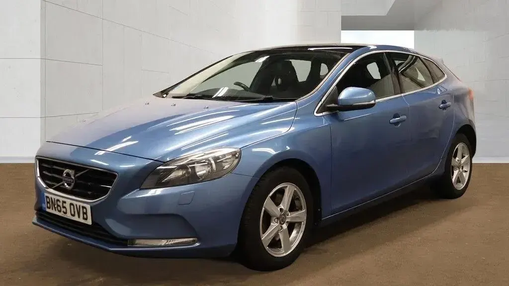 Gebraucht Volvo V40 SE 2015 Blau Kleinwagen