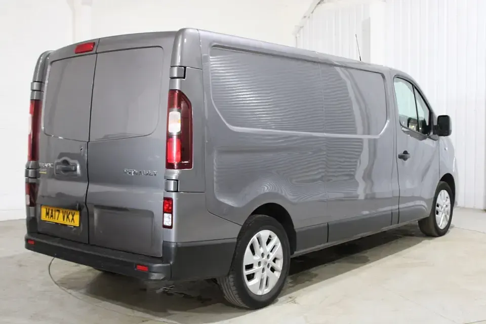Used Renault Trafic 120 HP (88 kW) 2017 Grey MPV