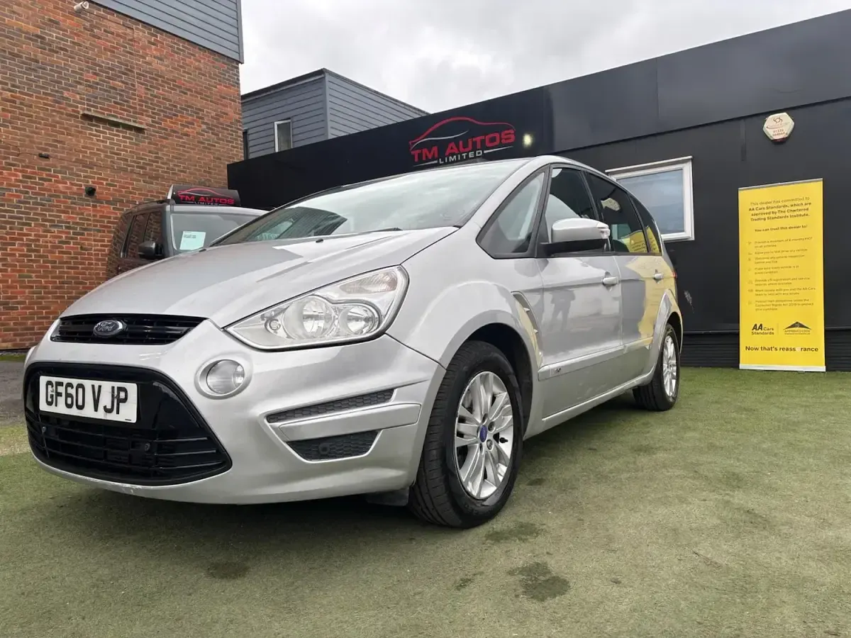 Used Ford S-MAX Zetec 140 HP (102 kW) 2010 Silver MPV