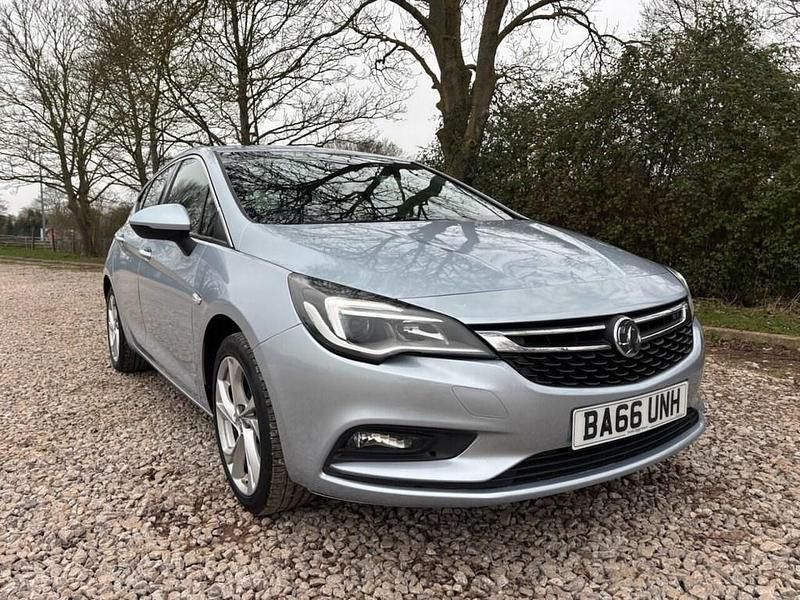 Used Vauxhall Astra SRi 100 HP (73 kW) 2017 Silver Hatchback