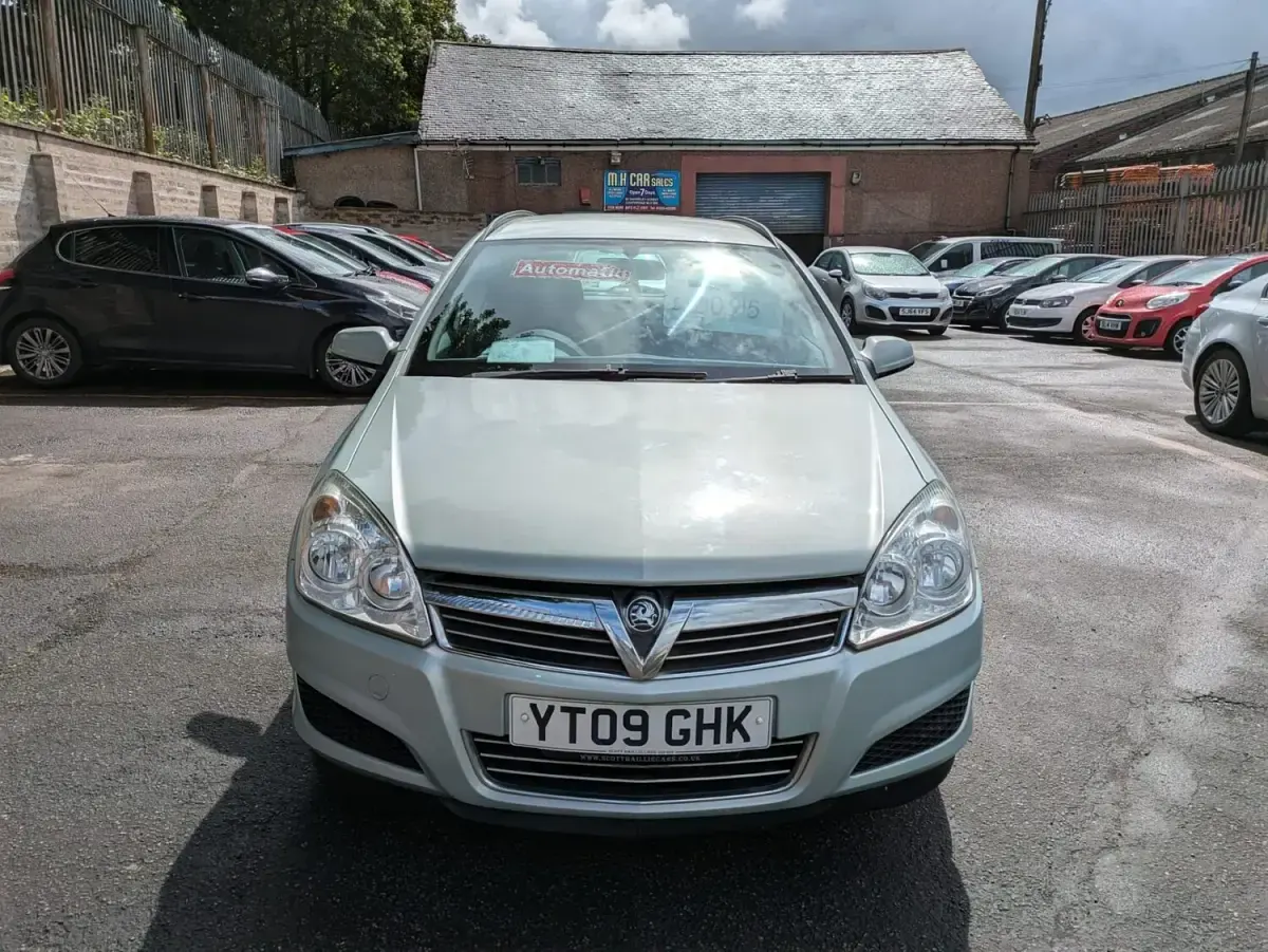 Used Vauxhall Astra 138 HP (101 kW) 2009 Green Estate