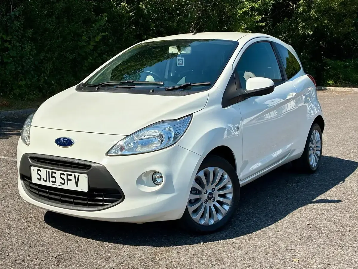Used Ford Ka Zetec 69 HP (50 kW) 2015 White Hatchback