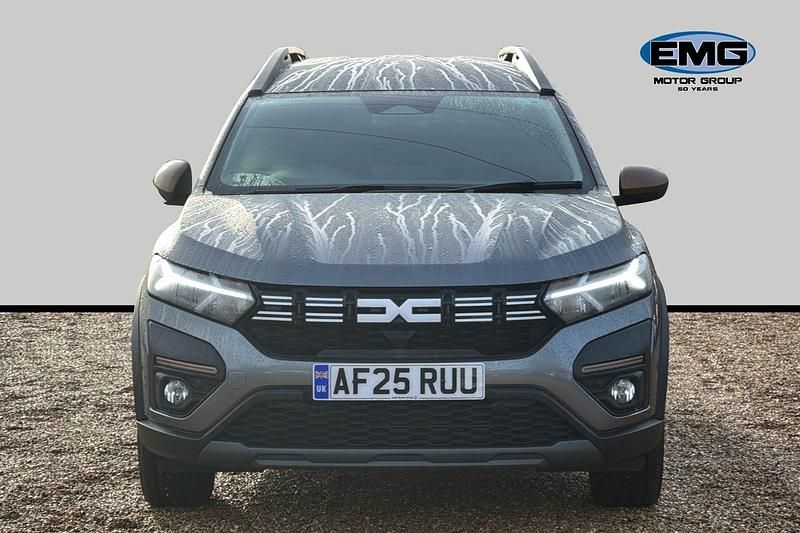Used Dacia Jogger Extreme 140 HP (102 kW) 2025 Grey MPV