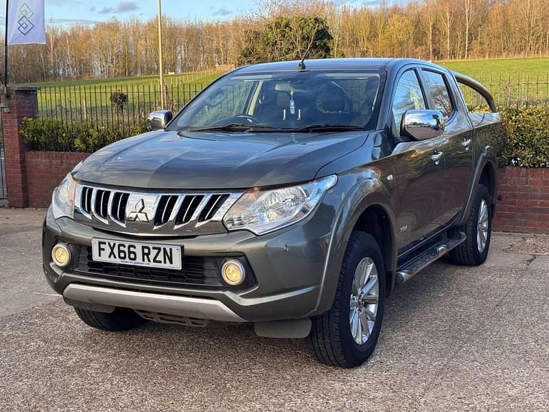 Used Mitsubishi L200 2016 Green Pickup