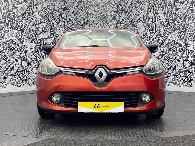 Used Renault Clio IV Dynamique 75 HP (55 kW) 2014 Red Hatchback