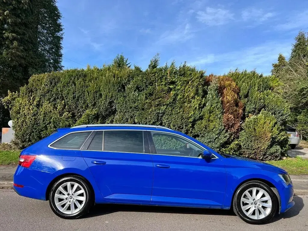 Used Skoda Superb SE Technology 150 HP (110 kW) 2019 Blue Estate