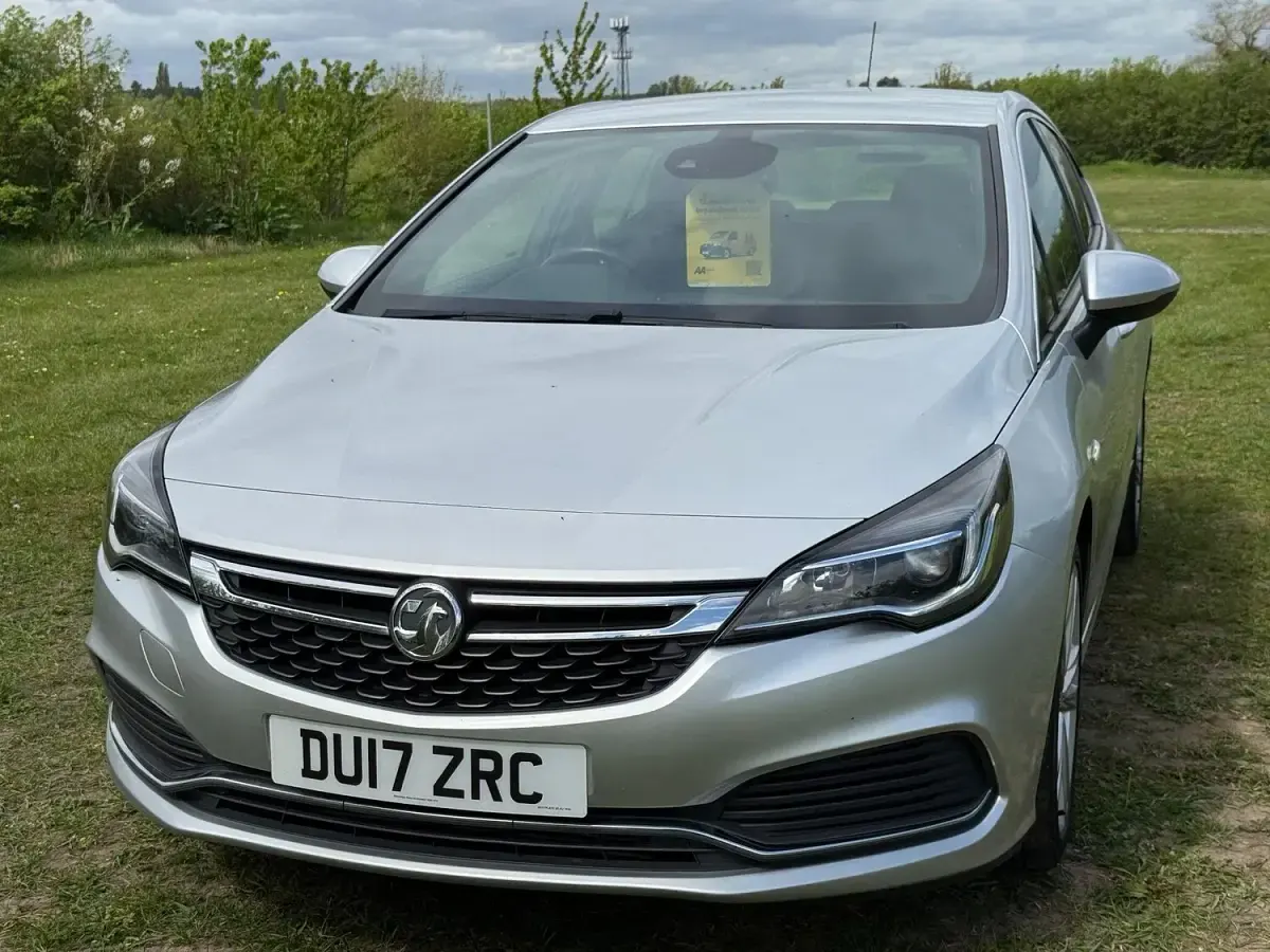 Used Vauxhall Astra SRi 150 HP (110 kW) 2017 Silver Hatchback