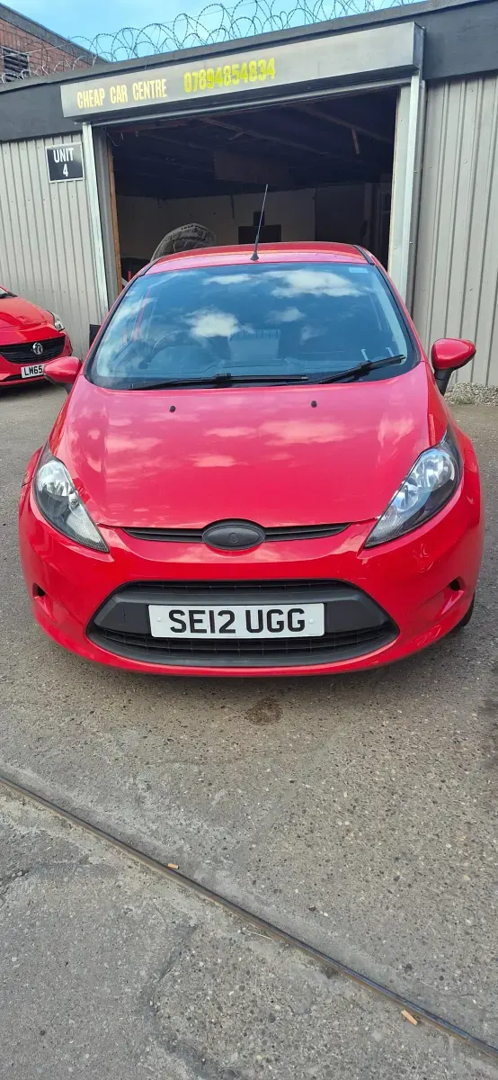 Begagnad Ford Fiesta 2012 Röd Halvkombi